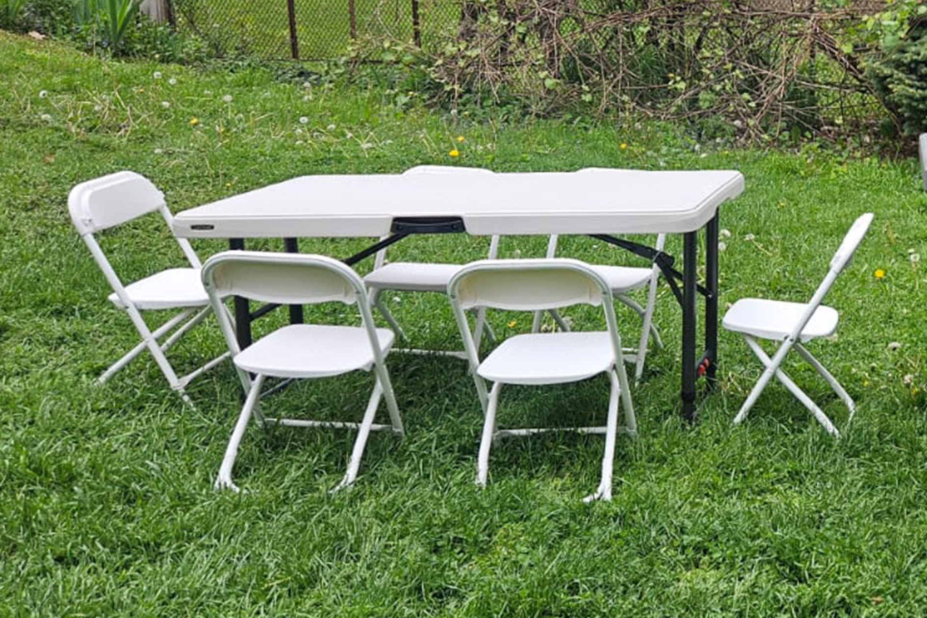 kids-chair-rental w table